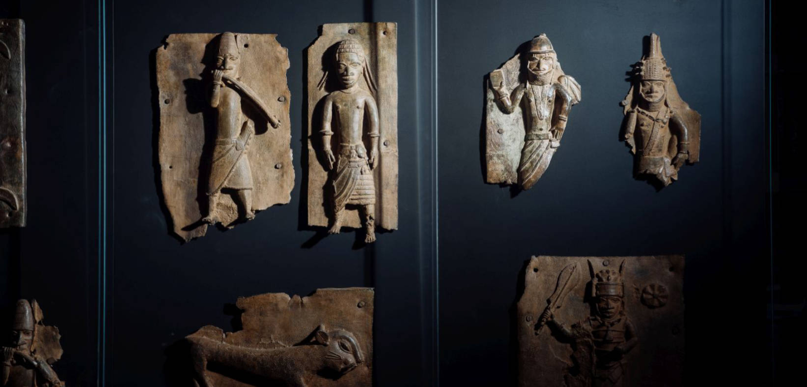 Reliefplatten aus dem Königreich Benin