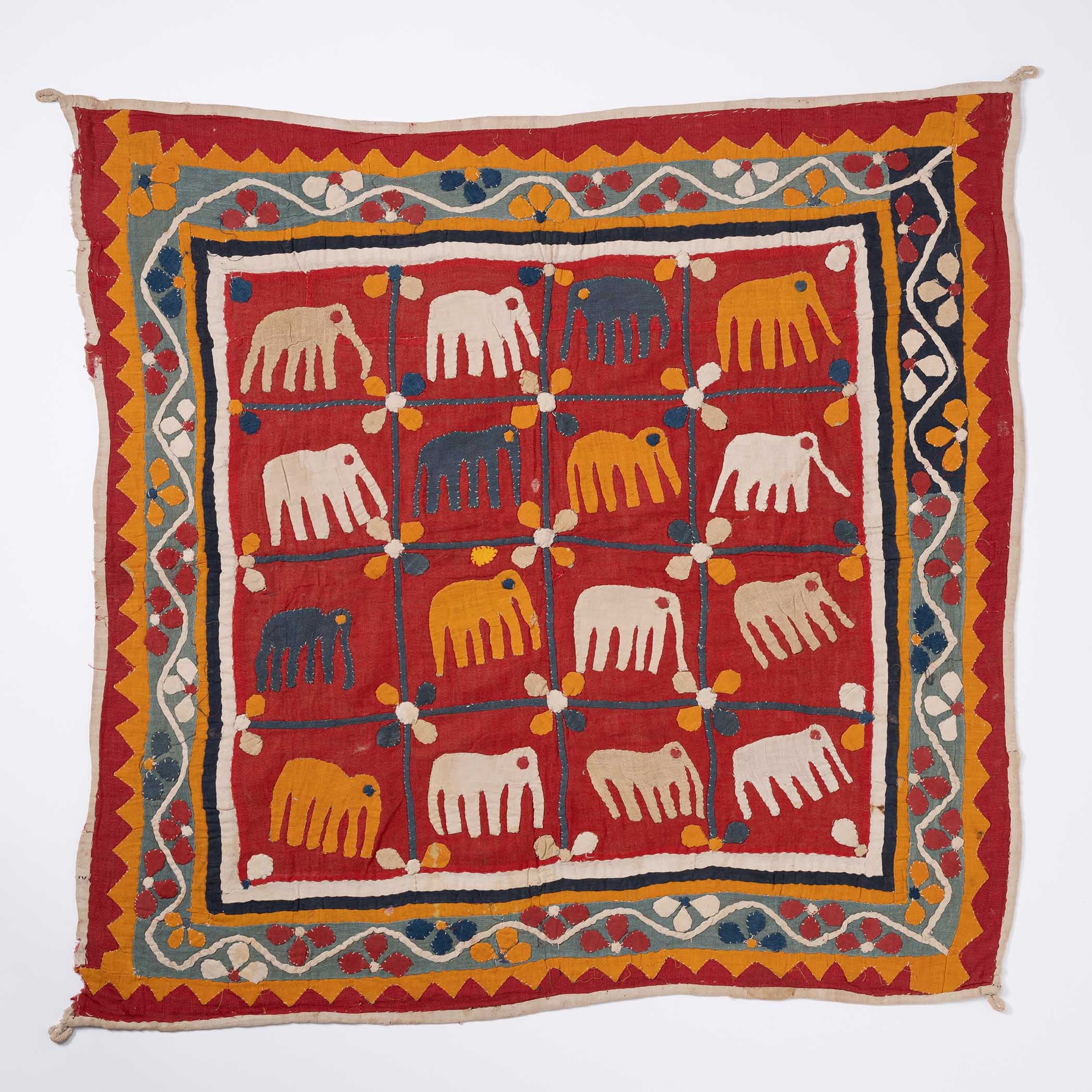 Kleine Decke mit Elefantenmuster aus Indien