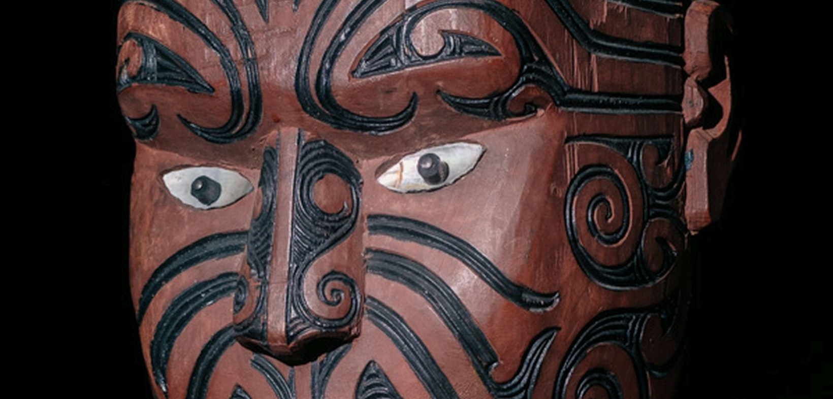 Tätowiertes Gesicht, Schnitzerei der Maori