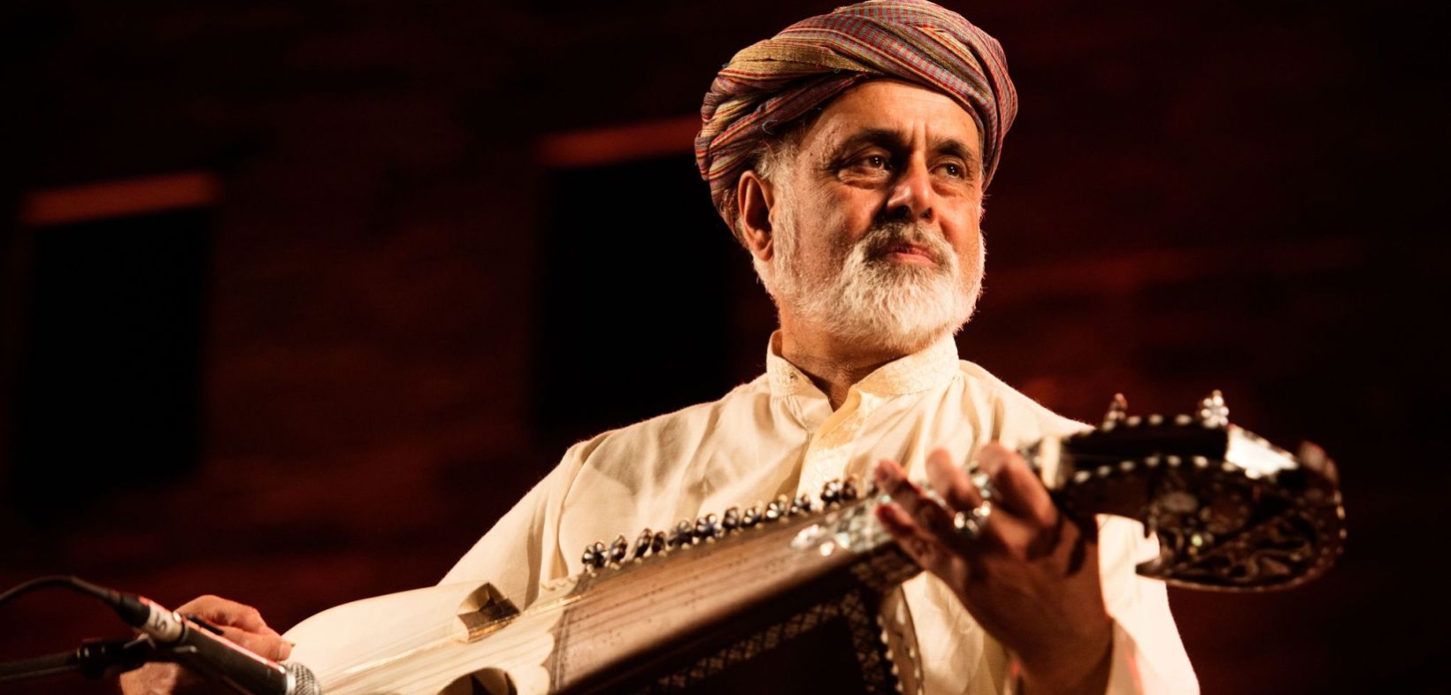 Daud Khan Sadozai spielt Rubab